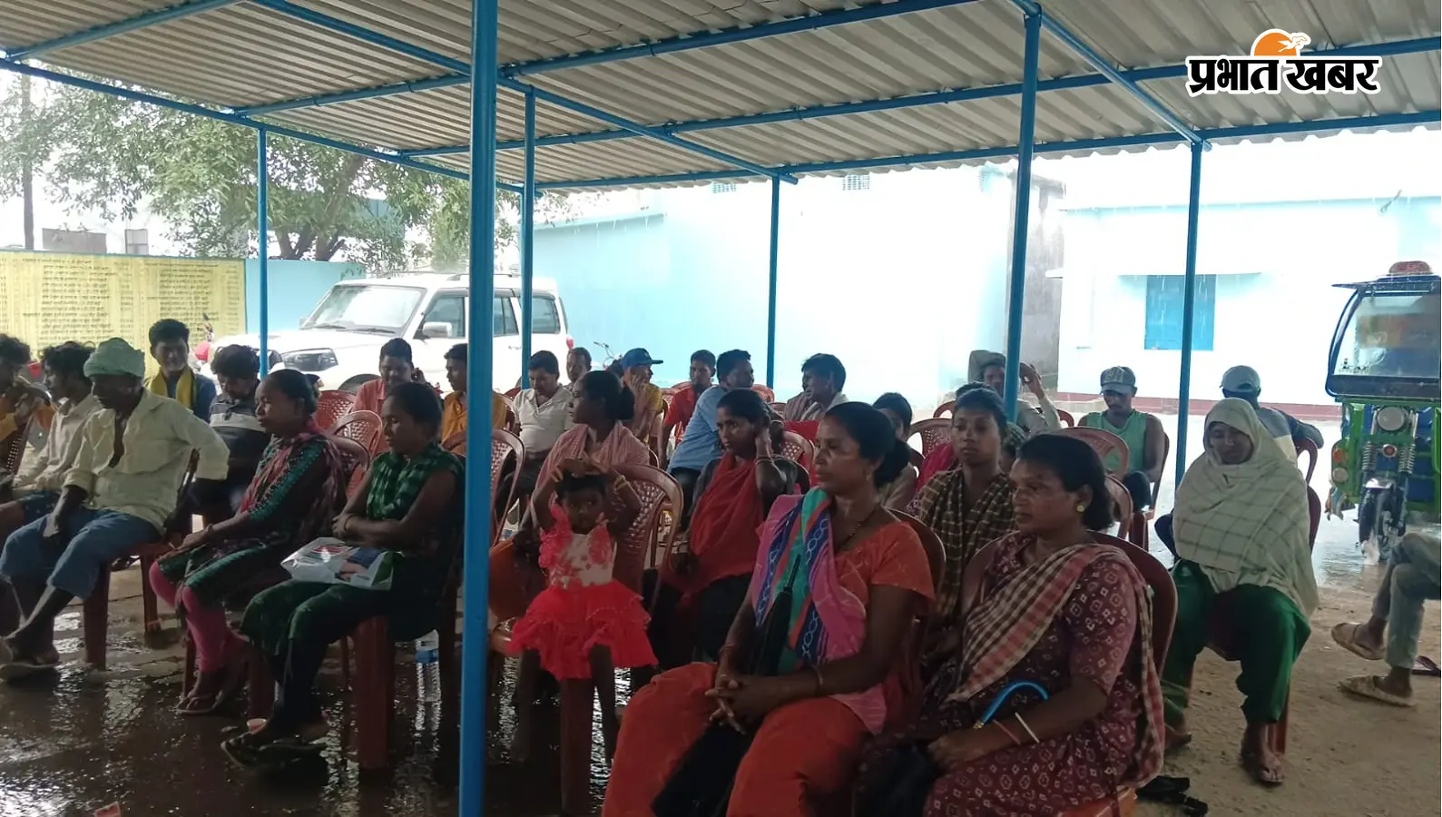 चाईबासा के पांडरासाली में बैठक करते ग्रामीण. फोटो: प्रभात खबर चाईबासा के पांडरासाली में बैठक करते ग्रामीण. फोटो: प्रभात खबर
