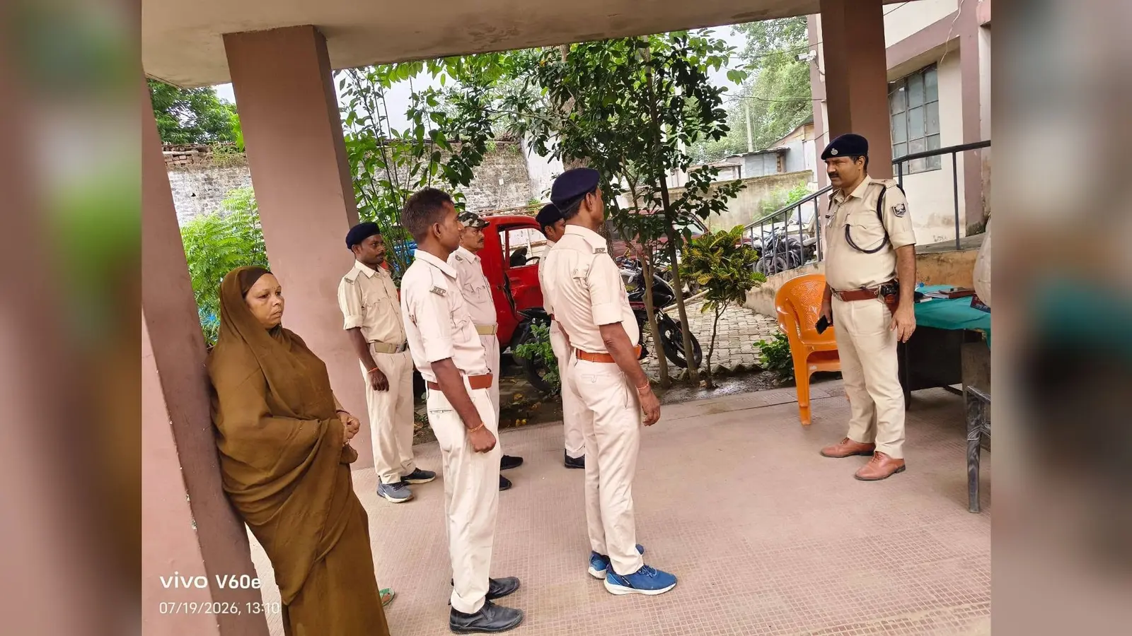 थाना में किया जा रहा चौकीदार परेड | Prabhat Khabar Network थाना में किया जा रहा चौकीदार परेड | Prabhat Khabar Network