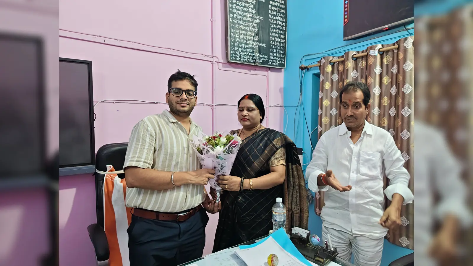 नगरध्यक्ष ने किया सीओ से मुलाकात, पदभार ग्रहण के बाद दी शुभकामनाएं. | Prabhat Khabar Network नगरध्यक्ष ने किया सीओ से मुलाकात, पदभार ग्रहण के बाद दी शुभकामनाएं. | Prabhat Khabar Network