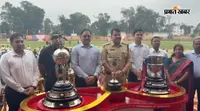 गुमला पहली बार पहुंची डुरंड कप की ट्रॉफी, डीसी-एसपी ने किया भव्य स्वागत