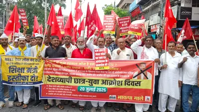 सीवान में पेपर लीक और भर्ती घोटालों के विरोध में प्रतिरोध मार्च, शिक्षा मंत्री के इस्तीफे की मांग