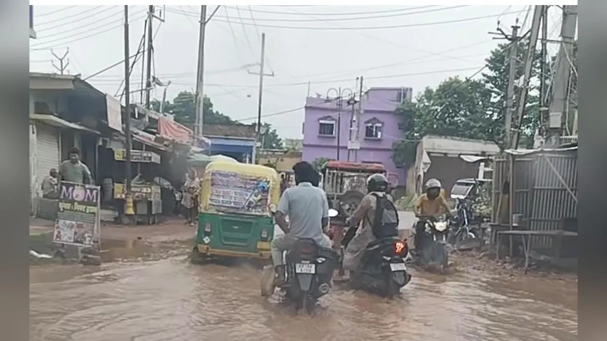 फोटो - सहरसा - बटराहा मुख्य सड़क पर जलजमाव | Prabhat Khabar Network फोटो - सहरसा - बटराहा मुख्य सड़क पर जलजमाव | Prabhat Khabar Network