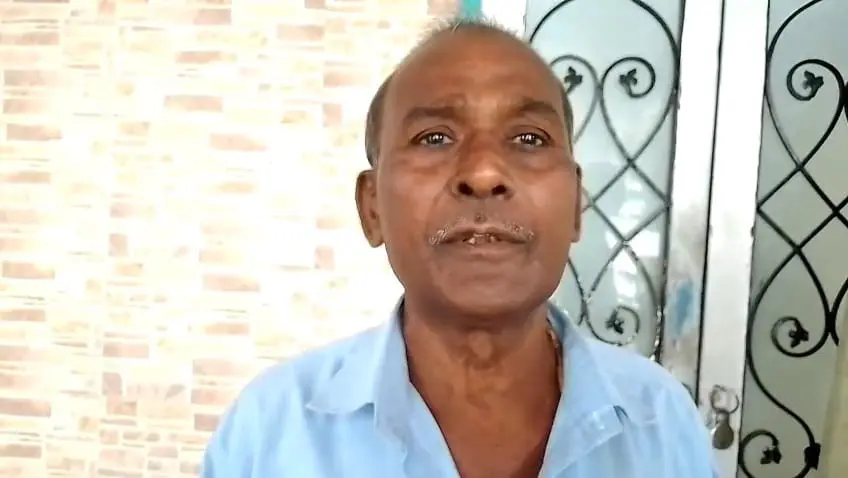 डीडीसी आवास पर तैनात संविदा कर्मी रामाशीष दास | Prabhat Khabar Network डीडीसी आवास पर तैनात संविदा कर्मी रामाशीष दास | Prabhat Khabar Network