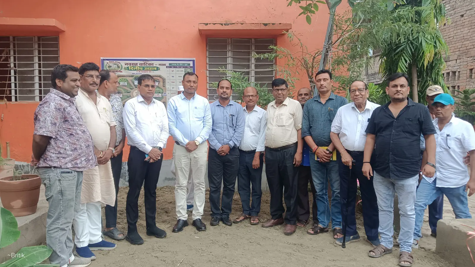 फोटो संख्या : 5 समारोह में मौजूद एसडीओ व अन्य | Prabhat Khabar Network फोटो संख्या : 5 समारोह में मौजूद एसडीओ व अन्य | Prabhat Khabar Network