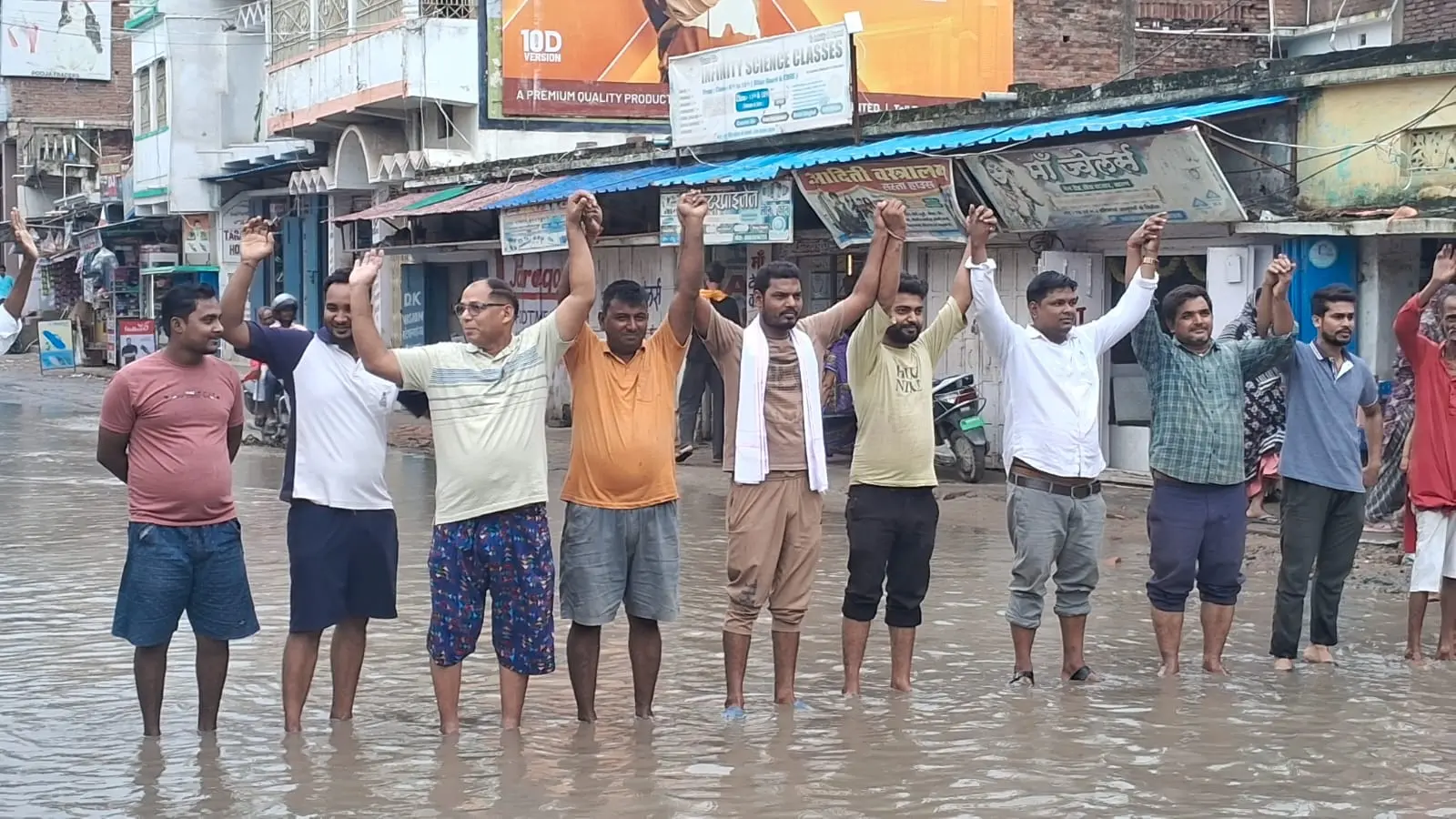 फोटो कैप्शन खैरा में प्रदर्शन करते स्थानीय लोग व अन्य | Prabhat Khabar Network फोटो कैप्शन खैरा में प्रदर्शन करते स्थानीय लोग व अन्य | Prabhat Khabar Network