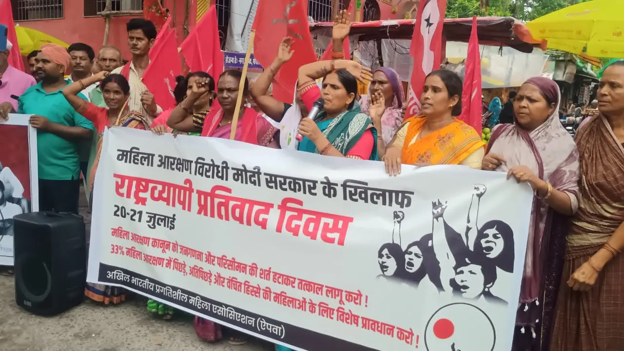 फोटो नं 08- प्रतिवाद मार्च में शामिल ऐपवां की महिलाए | Prabhat Khabar Network फोटो नं 08- प्रतिवाद मार्च में शामिल ऐपवां की महिलाए | Prabhat Khabar Network