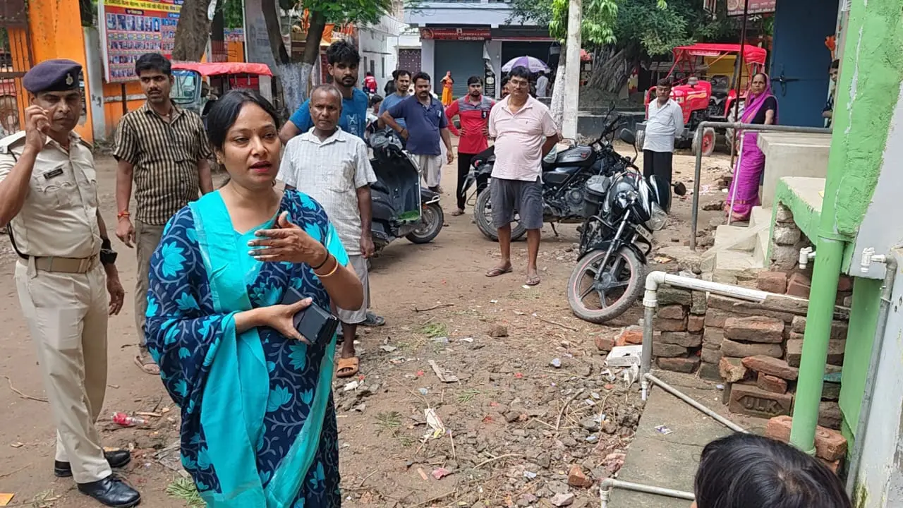 निरीक्षण करतीं महापौर गरिमा देवी सिकारिया | Prabhat Khabar Network निरीक्षण करतीं महापौर गरिमा देवी सिकारिया | Prabhat Khabar Network