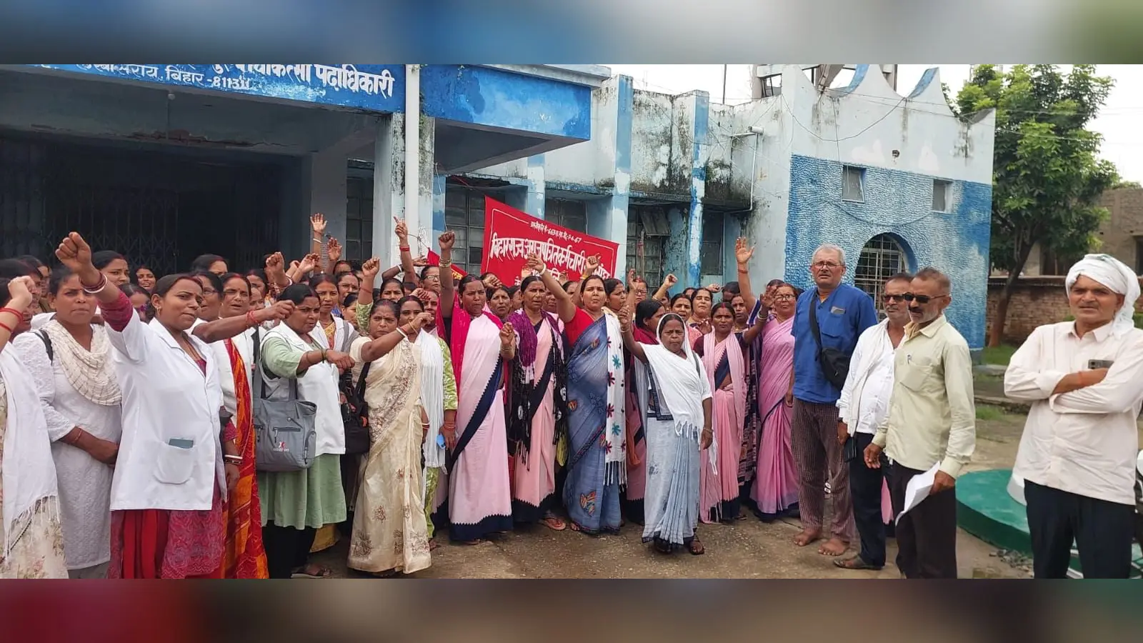 आशा कार्यालय के समक्ष प्रदर्शन करते आशा कार्यकर्ता हुआ अन्य | Prabhat Khabar Network आशा कार्यालय के समक्ष प्रदर्शन करते आशा कार्यकर्ता हुआ अन्य | Prabhat Khabar Network