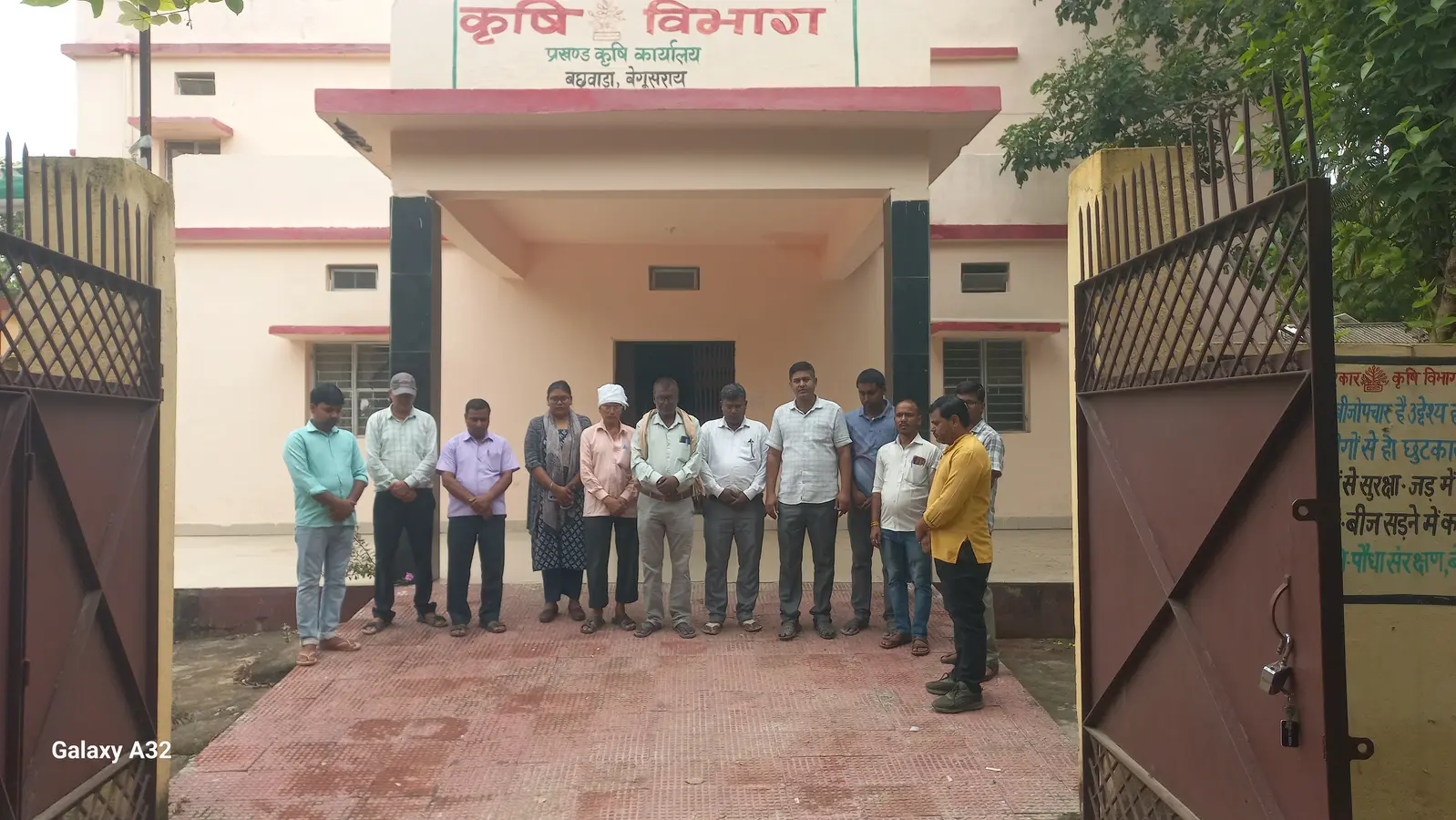 शोक व्यक्त करते हुए कृषि सलाहकार | Prabhat Khabar Network शोक व्यक्त करते हुए कृषि सलाहकार | Prabhat Khabar Network