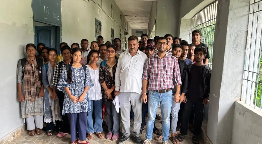 कार्यक्रम में शामिल छात्र एवं अभिभावक | Prabhat Khabar Network कार्यक्रम में शामिल छात्र एवं अभिभावक | Prabhat Khabar Network