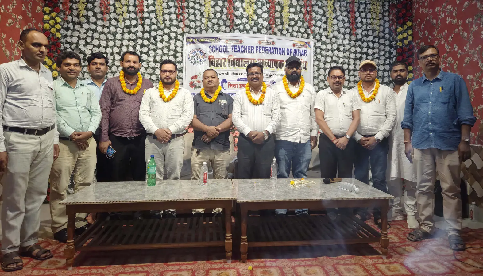 फोटो कैप्शन : एक निजी हॉल में आयोजित बैठक में शामिल बिहार विद्यालय अध्यापक महासंघ के प्रदेश पदाधिकारी, विद्यालय अध्यापक व अन्य. | Prabhat Khabar Network फोटो कैप्शन : एक निजी हॉल में आयोजित बैठक में शामिल बिहार विद्यालय अध्यापक महासंघ के प्रदेश पदाधिकारी, विद्यालय अध्यापक व अन्य. | Prabhat Khabar Network