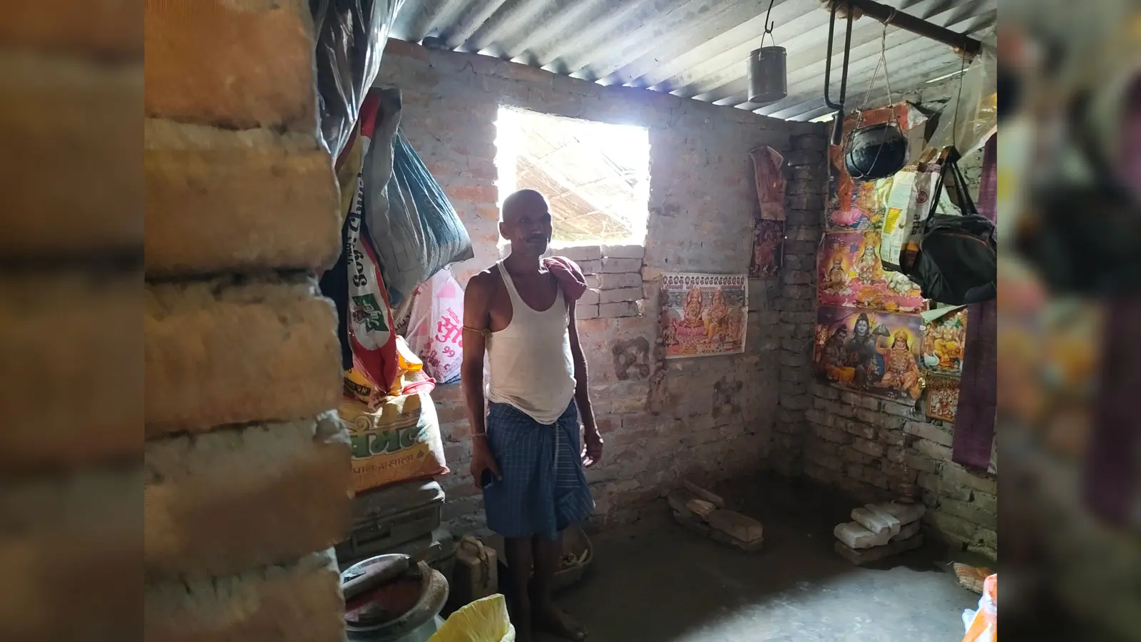 फोटो संख्या : 10 चोरी के बाद बिखरा सामान | Prabhat Khabar Network फोटो संख्या : 10 चोरी के बाद बिखरा सामान | Prabhat Khabar Network