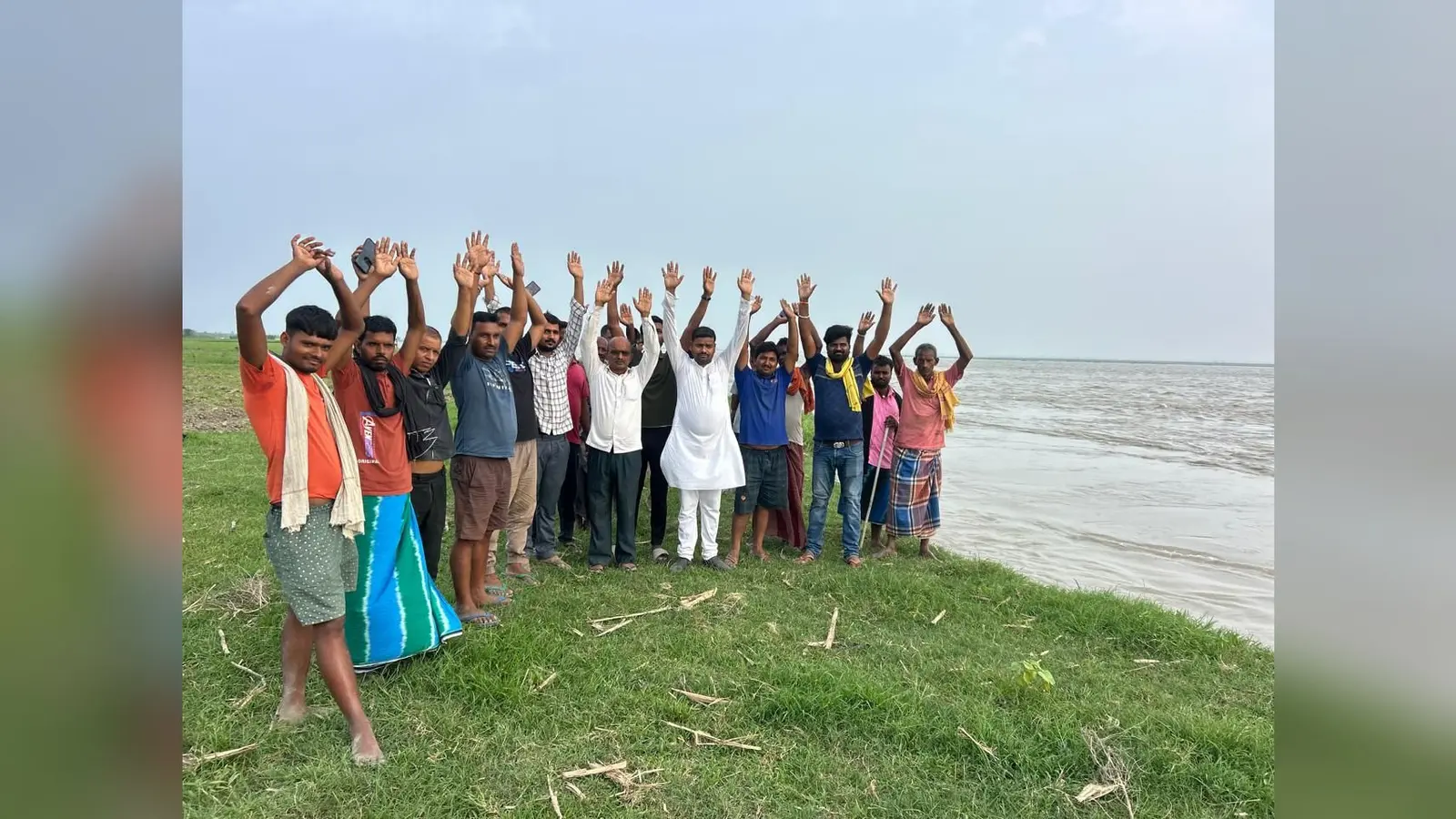 कटाव के सामने नाराजगी व्यक्त करते | Prabhat Khabar Network कटाव के सामने नाराजगी व्यक्त करते | Prabhat Khabar Network