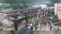 मौत का स्कूल, पूर्णिया के रंगरैया लालटोली में भरभराकर गिरी जर्जर छत, मची अफ़रा-तफ़री