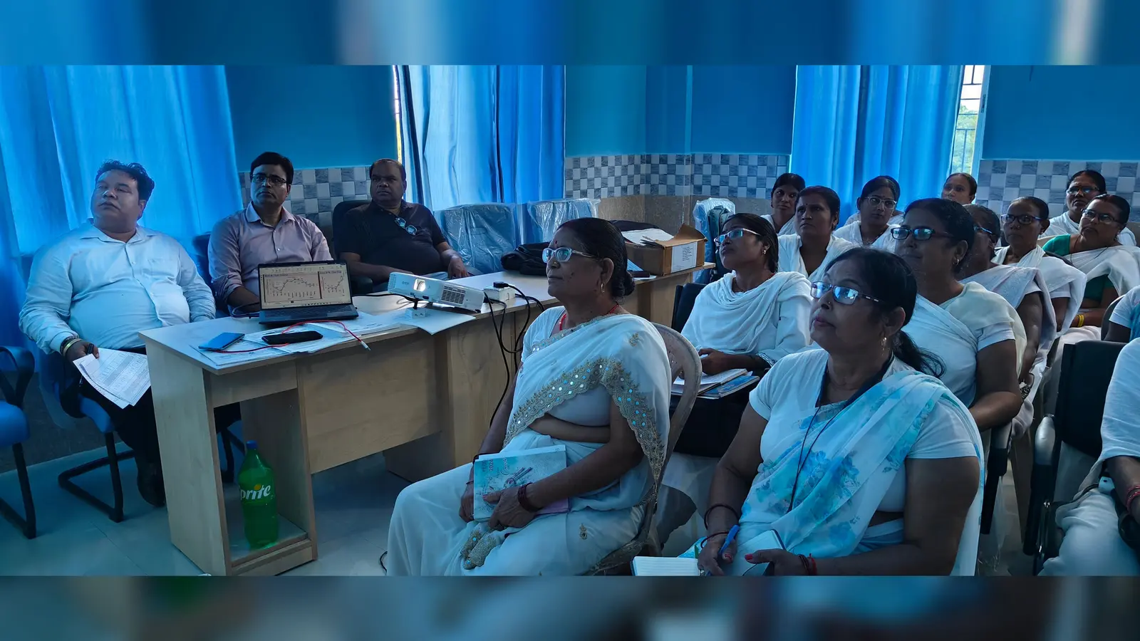 बिंद सीएचसी में ट्रेनिंग देते केशव कुमार/बिंद सीएचसी में ट्रेनिंग लेते स्वास्थ्यकर्मी | Prabhat Khabar Network बिंद सीएचसी में ट्रेनिंग देते केशव कुमार/बिंद सीएचसी में ट्रेनिंग लेते स्वास्थ्यकर्मी | Prabhat Khabar Network
