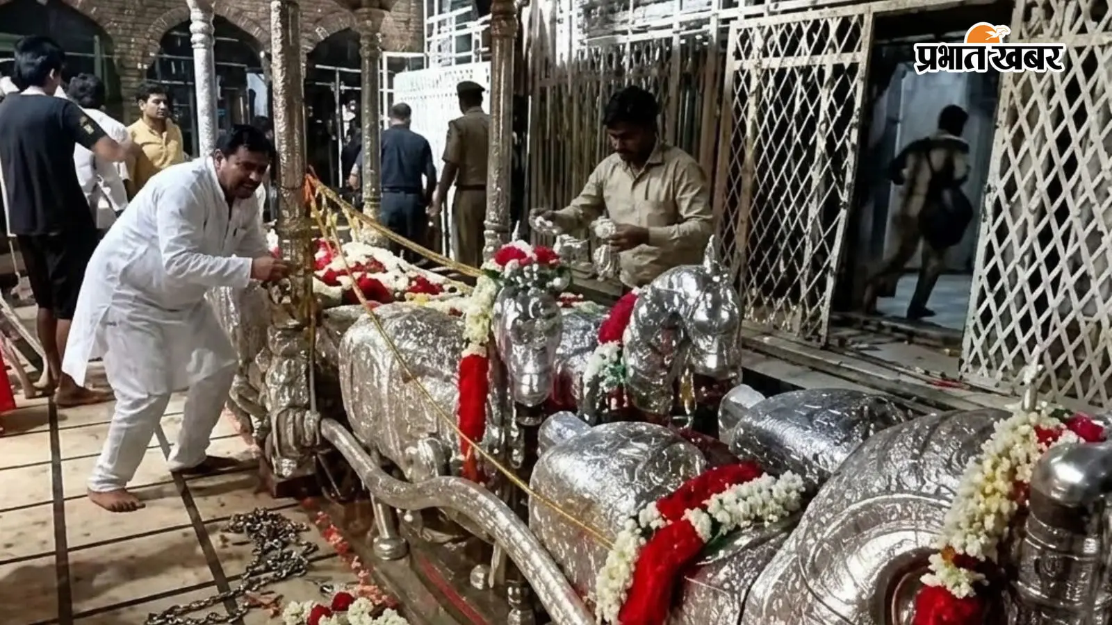 बांके बिहारी मंदिर में चोरी बांके बिहारी मंदिर में चोरी