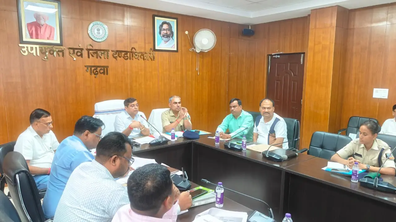 स्कूली बसों में ओवरलोडिंग व नशे में ड्राइविंग करने वालों पर कसेगा शिकंजा, आधुनिक उपकरणों से लैस होगी गढ़वा पुलिस | Prabhat Khabar Network स्कूली बसों में ओवरलोडिंग व नशे में ड्राइविंग करने वालों पर कसेगा शिकंजा, आधुनिक उपकरणों से लैस होगी गढ़वा पुलिस | Prabhat Khabar Network