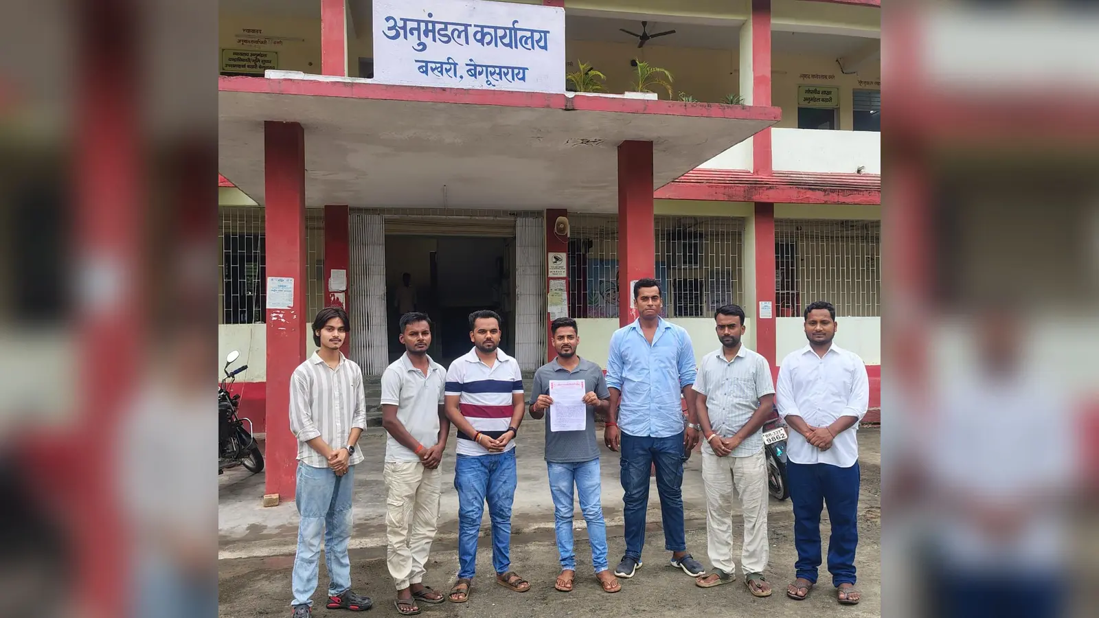 बखरी एसडीएम को ज्ञापन सौंपने पहुंचे अभाविप कार्यकर्ता | Prabhat Khabar Network बखरी एसडीएम को ज्ञापन सौंपने पहुंचे अभाविप कार्यकर्ता | Prabhat Khabar Network