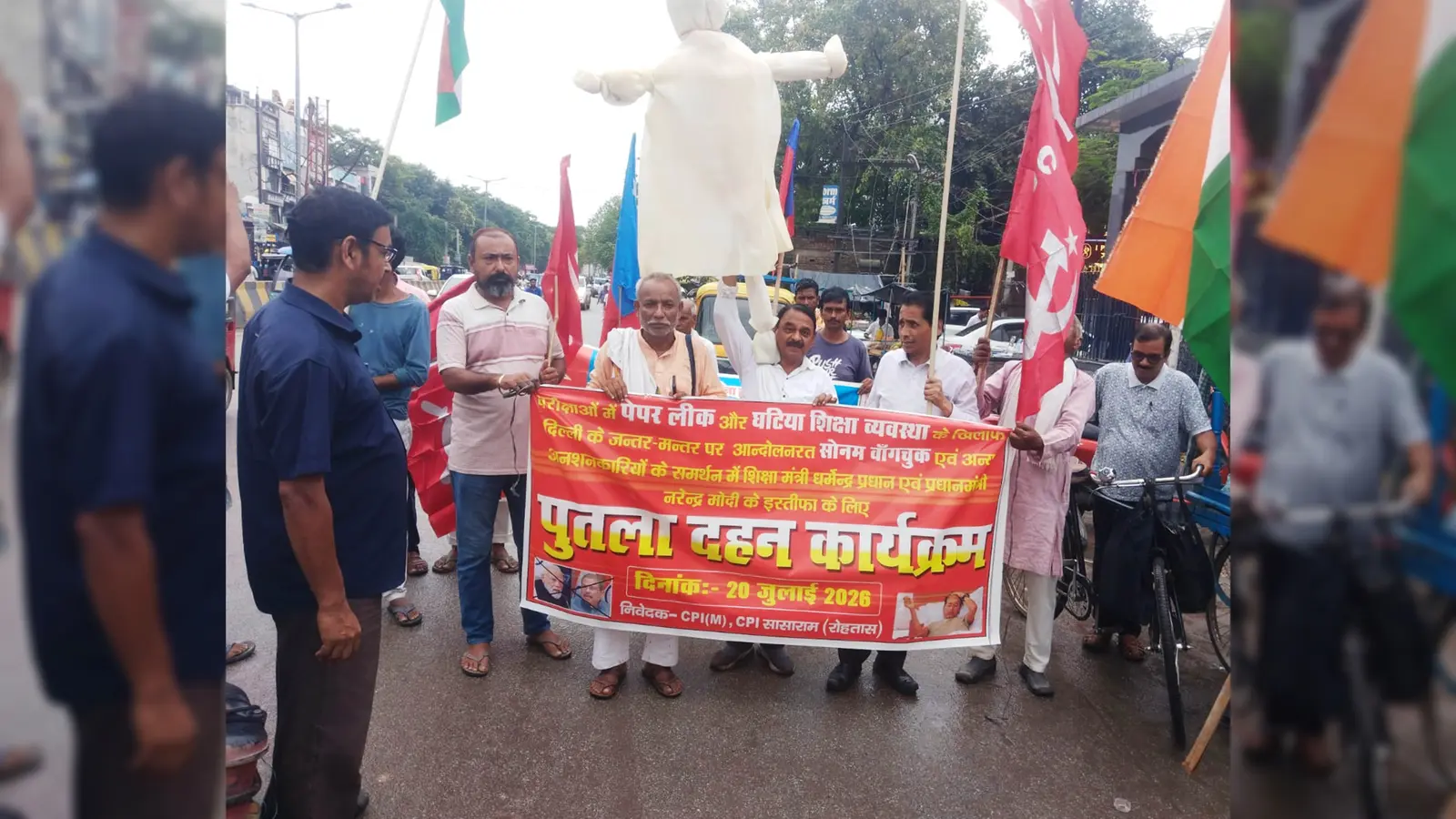 फोटो कैप्शन : जीटी रोड पर प्रदर्शन करते प्रदर्शनकारी. | Prabhat Khabar Network फोटो कैप्शन : जीटी रोड पर प्रदर्शन करते प्रदर्शनकारी. | Prabhat Khabar Network