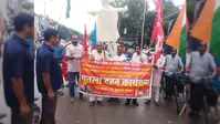 पेपर लीक मामले पर सासाराम में प्रदर्शन, शिक्षा मंत्री के इस्तीफे की मांग को लेकर फूंका PM का पुतला