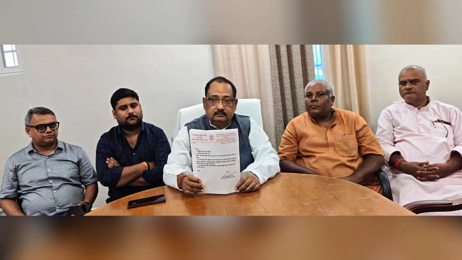 फोटो: 102 परिचय: प्रेस वार्ता करते विनोद कुमार सिंह | Prabhat Khabar Network फोटो: 102 परिचय: प्रेस वार्ता करते विनोद कुमार सिंह | Prabhat Khabar Network