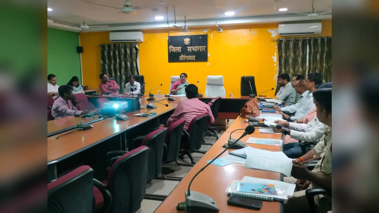 बैठक करतीं उपविकास आयुक्त | Prabhat Khabar Network बैठक करतीं उपविकास आयुक्त | Prabhat Khabar Network