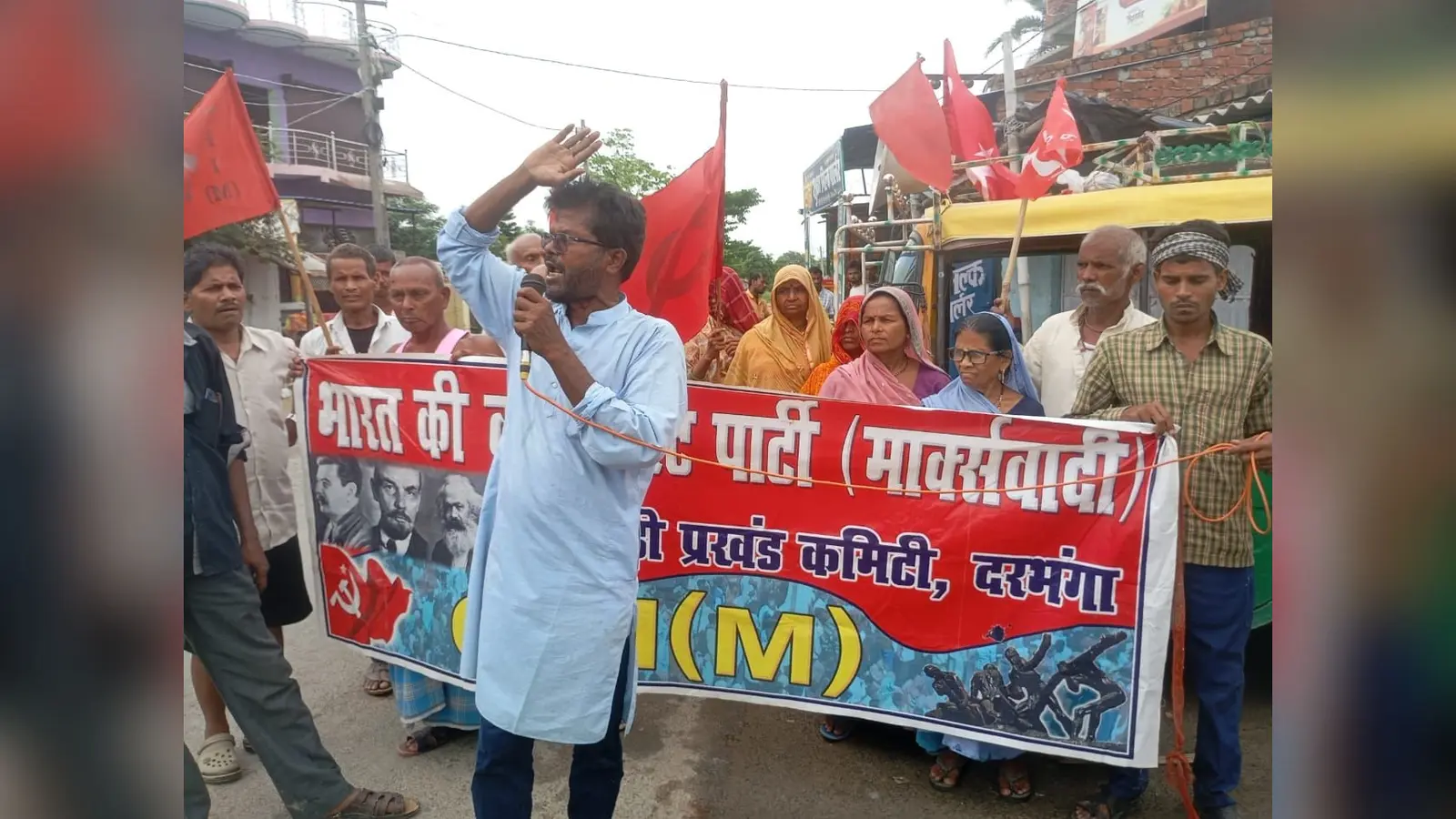 पुतला दहन कार्यक्रम को संबोधित करते सीपीआईएम नेता सत्यनारायण मुखिया। | Prabhat Khabar Network पुतला दहन कार्यक्रम को संबोधित करते सीपीआईएम नेता सत्यनारायण मुखिया। | Prabhat Khabar Network