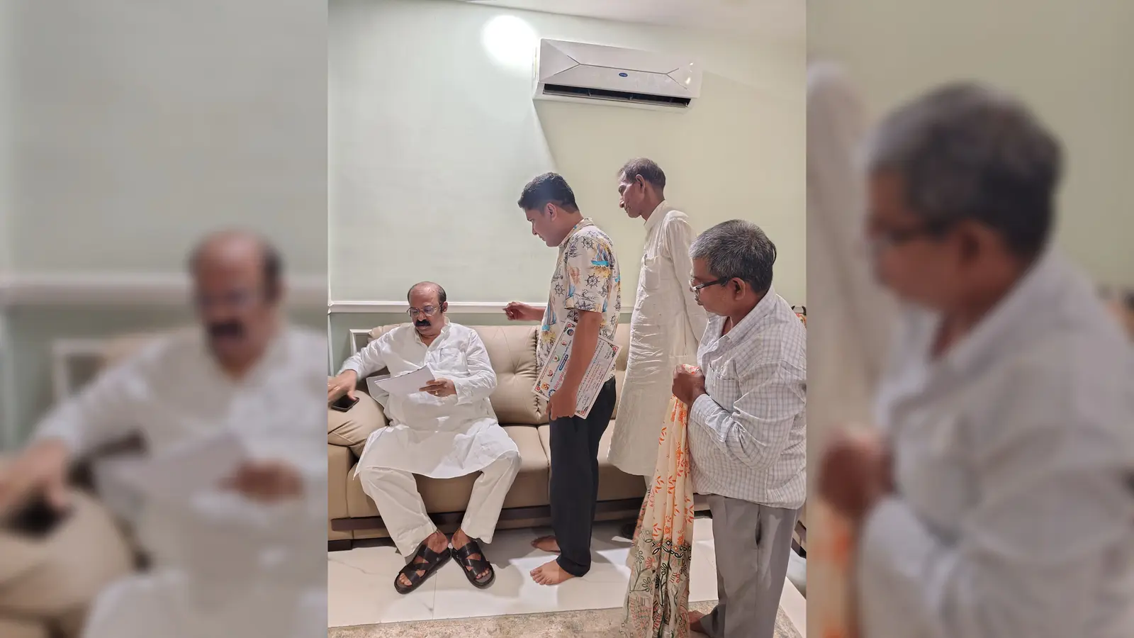 मांग पत्र देते समिति सदस्यगण | Prabhat Khabar Network मांग पत्र देते समिति सदस्यगण | Prabhat Khabar Network