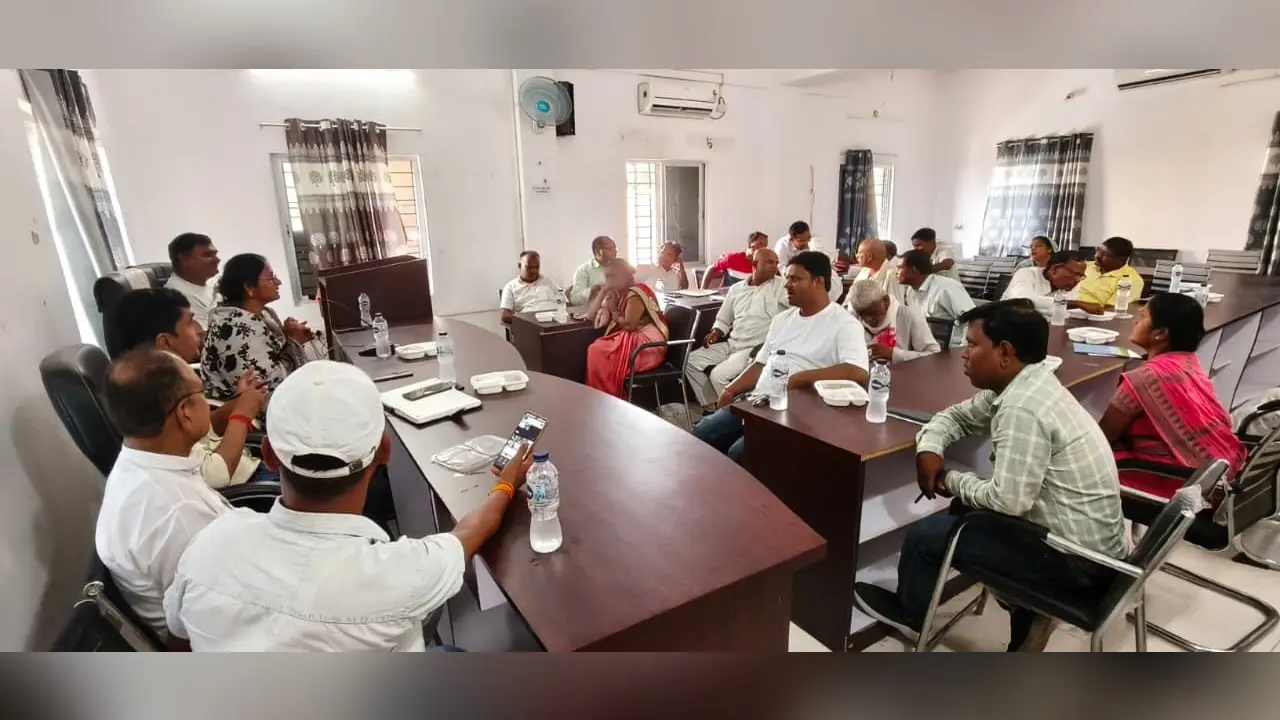 बाढ़ अनुश्रवण समिति की बैठक में उपस्थित प्रमुख, सीओ,सहित जनप्रतिनिधि | Prabhat Khabar Network बाढ़ अनुश्रवण समिति की बैठक में उपस्थित प्रमुख, सीओ,सहित जनप्रतिनिधि | Prabhat Khabar Network