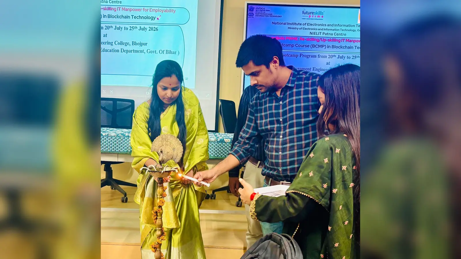 दीप प्रज्वलित कर प्रशिक्षण कार्यक्रम का शुभारंभ करती प्राचार्या डॉ अनामिका | Prabhat Khabar Network दीप प्रज्वलित कर प्रशिक्षण कार्यक्रम का शुभारंभ करती प्राचार्या डॉ अनामिका | Prabhat Khabar Network