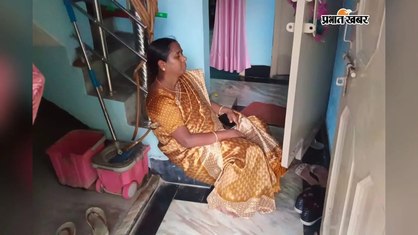चोरी के बाद सदमे में पीड़ित परिवार. चोरी के बाद सदमे में पीड़ित परिवार.