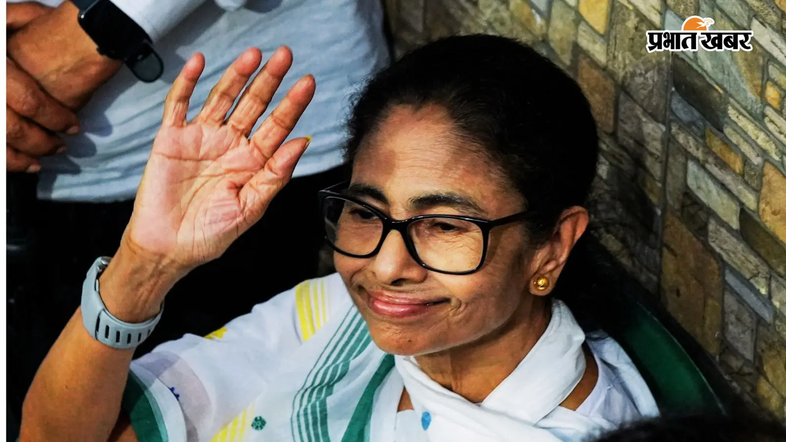 शहीद दिवस के कार्यक्रम स्थल पर ममता बनर्जी. शहीद दिवस के कार्यक्रम स्थल पर ममता बनर्जी.