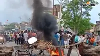 सीवान में बिजली संकट पर फूटा गुस्सा, 9 दिन से जले ट्रांसफार्मर को लेकर सड़क जाम कर आगजनी