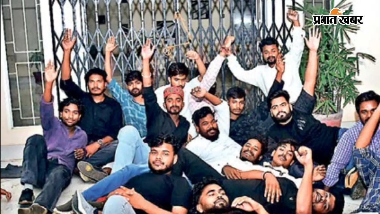डीएसपीएमयू में छात्र संगठनों का हंगामा डीएसपीएमयू में छात्र संगठनों का हंगामा