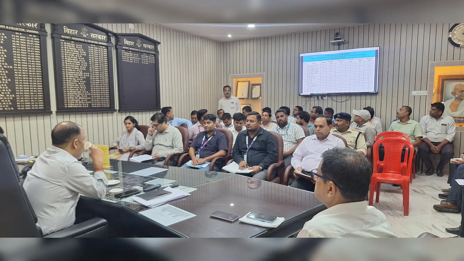 फोटो - सहरसा - बैठक करते डीएम व अन्य | Prabhat Khabar Network फोटो - सहरसा - बैठक करते डीएम व अन्य | Prabhat Khabar Network