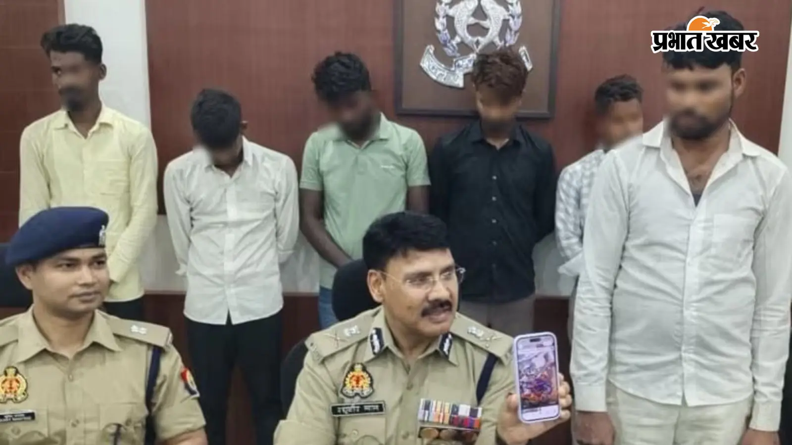 कानपुर पुलिस की कार्रवाई में गिरफ्तार आरोपी कानपुर पुलिस की कार्रवाई में गिरफ्तार आरोपी