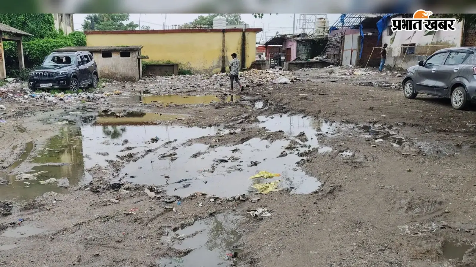 बस सेवा बढ़ी, लेकिन शेरघाटी बस अड्डा नहीं बदला; यात्रियों को सड़क पर करना पड़ता है इंतजार बस सेवा बढ़ी, लेकिन शेरघाटी बस अड्डा नहीं बदला; यात्रियों को सड़क पर करना पड़ता है इंतजार