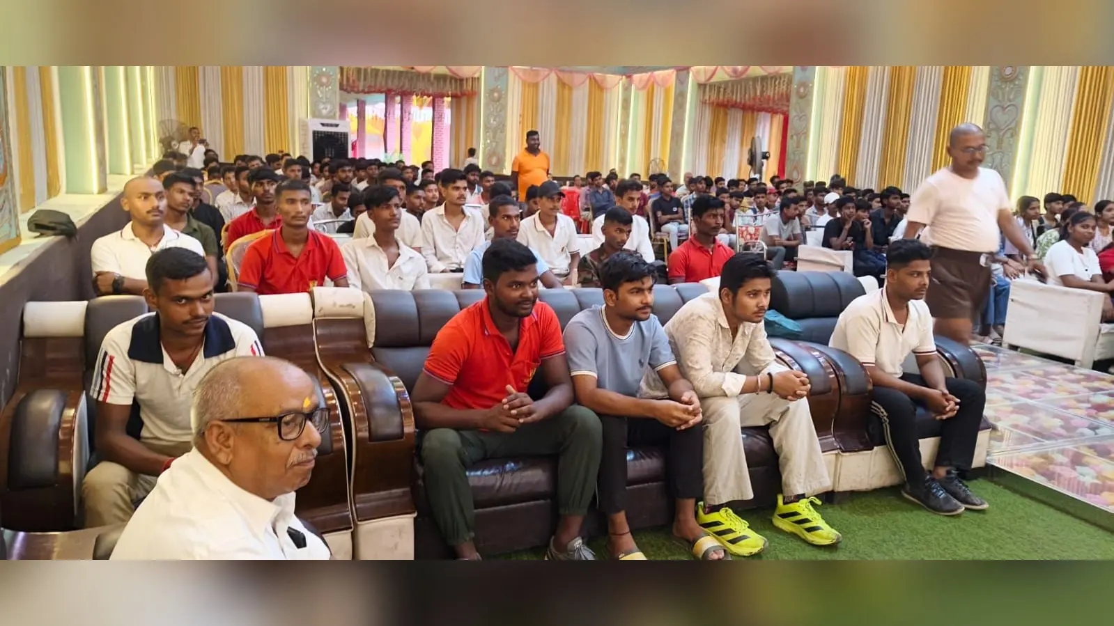 फोटो - सहरसा - कार्यक्रम को संबोधित करते संघ के सह सरकार्यवाह व युवा | Prabhat Khabar Network फोटो - सहरसा - कार्यक्रम को संबोधित करते संघ के सह सरकार्यवाह व युवा | Prabhat Khabar Network