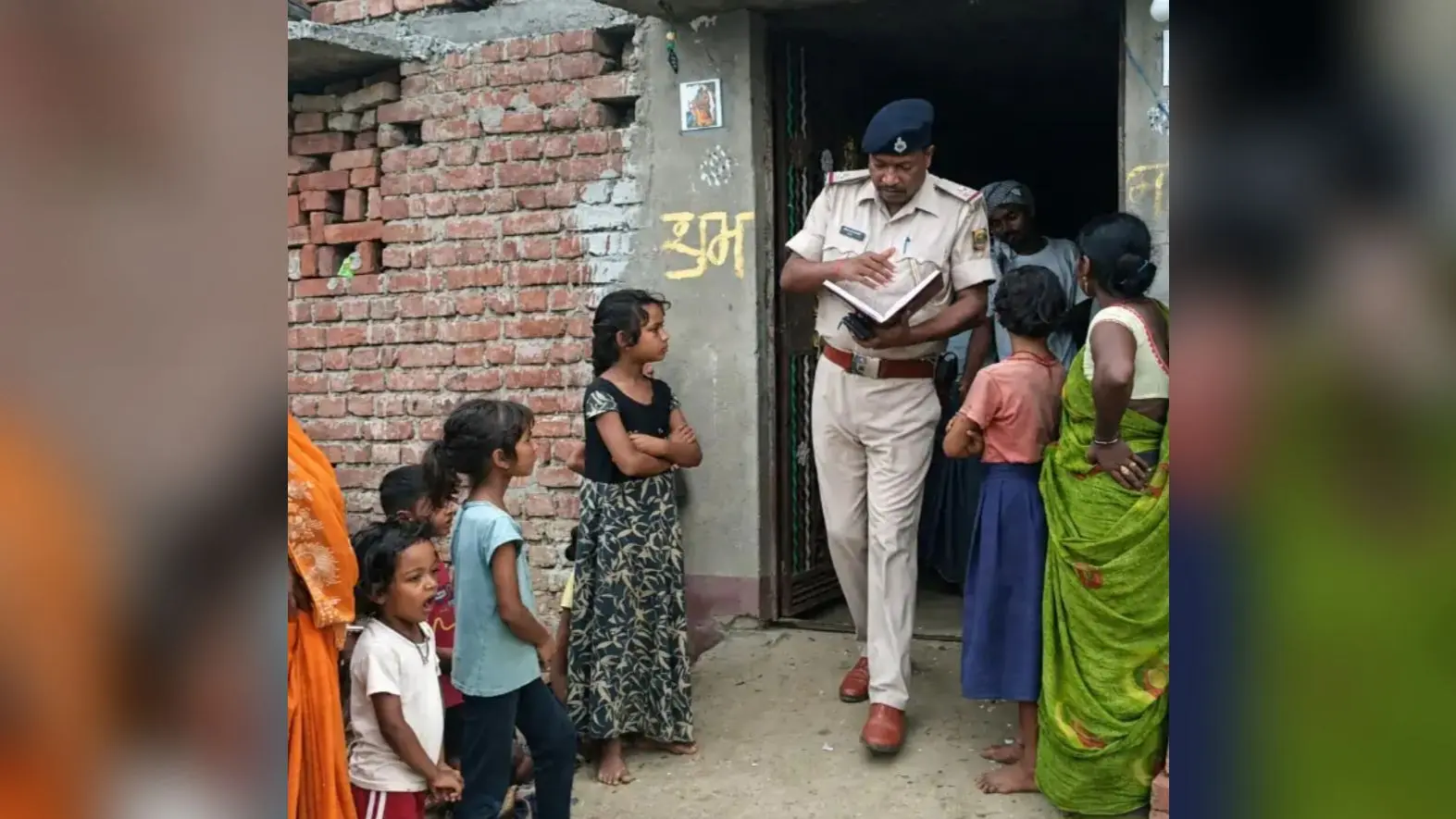 घटना स्थल पर जाँच करती उपहारा पुलिस | Prabhat Khabar Network घटना स्थल पर जाँच करती उपहारा पुलिस | Prabhat Khabar Network