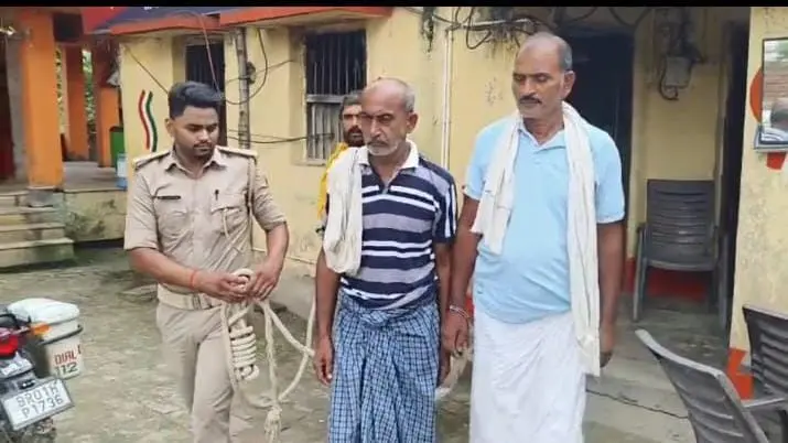 फोटो कैप्शन: पिपरिया थाना से वारंटी को कोर्ट ले जाती पुलिस | Prabhat Khabar Network फोटो कैप्शन: पिपरिया थाना से वारंटी को कोर्ट ले जाती पुलिस | Prabhat Khabar Network