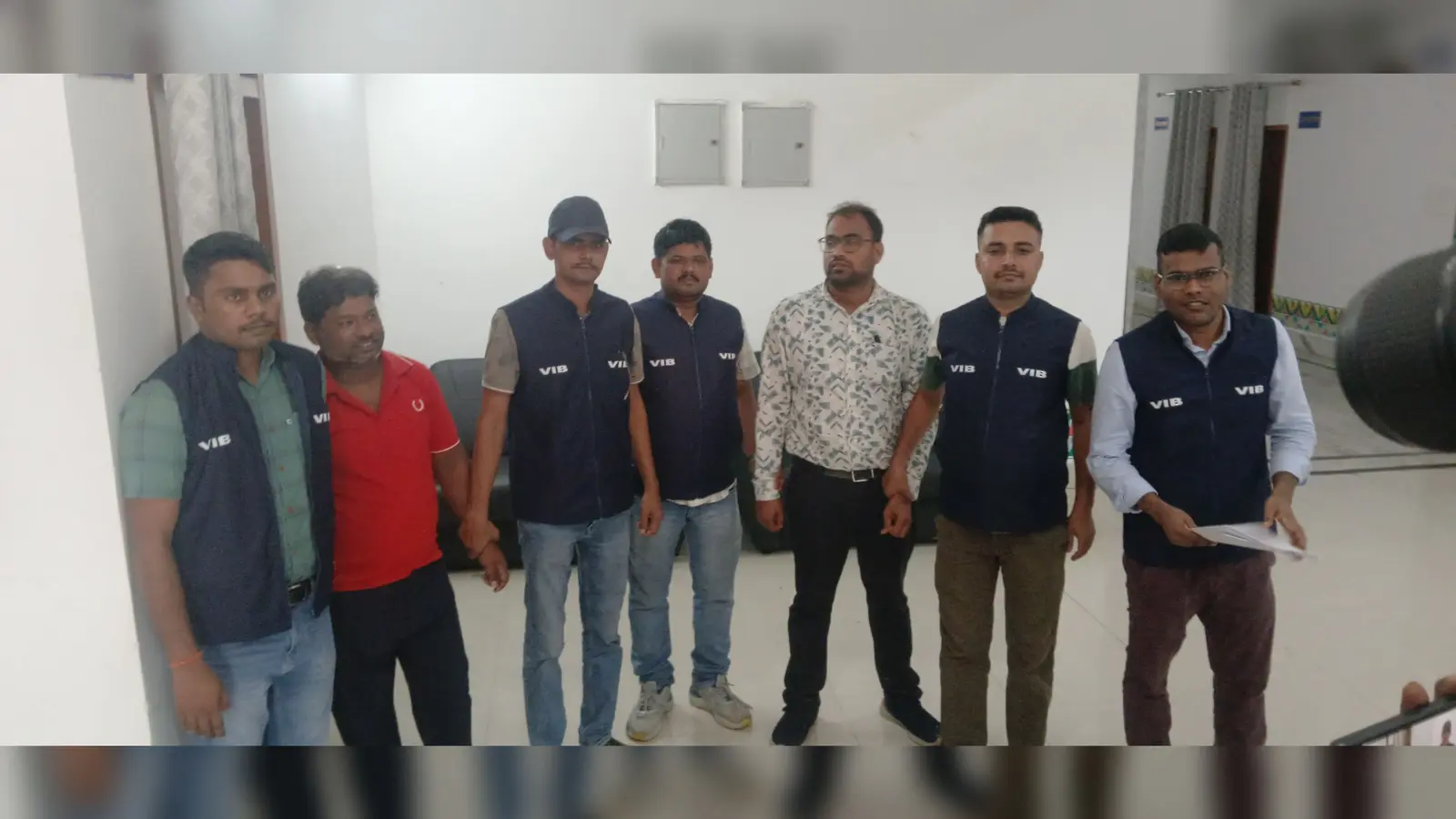 निगरानी के हत्थे चढ़े बिलजी विभाग के जेई अमित और तकनीशियन सौरभ | Prabhat Khabar Network निगरानी के हत्थे चढ़े बिलजी विभाग के जेई अमित और तकनीशियन सौरभ | Prabhat Khabar Network