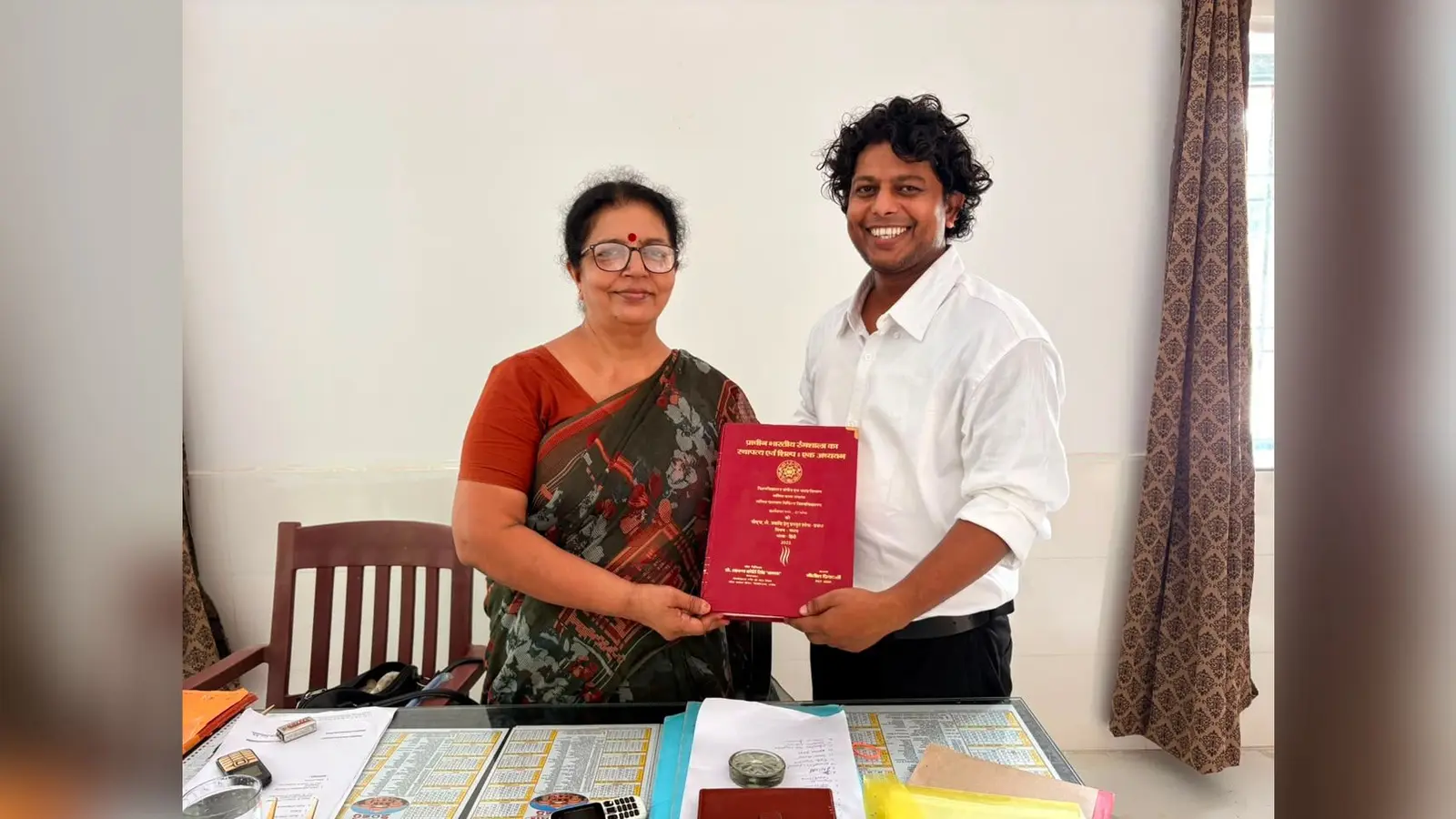 पीएचडी की उपाधि प्राप्त करते डॉ नीतीश प्रियदर्शी. | Prabhat Khabar Network पीएचडी की उपाधि प्राप्त करते डॉ नीतीश प्रियदर्शी. | Prabhat Khabar Network