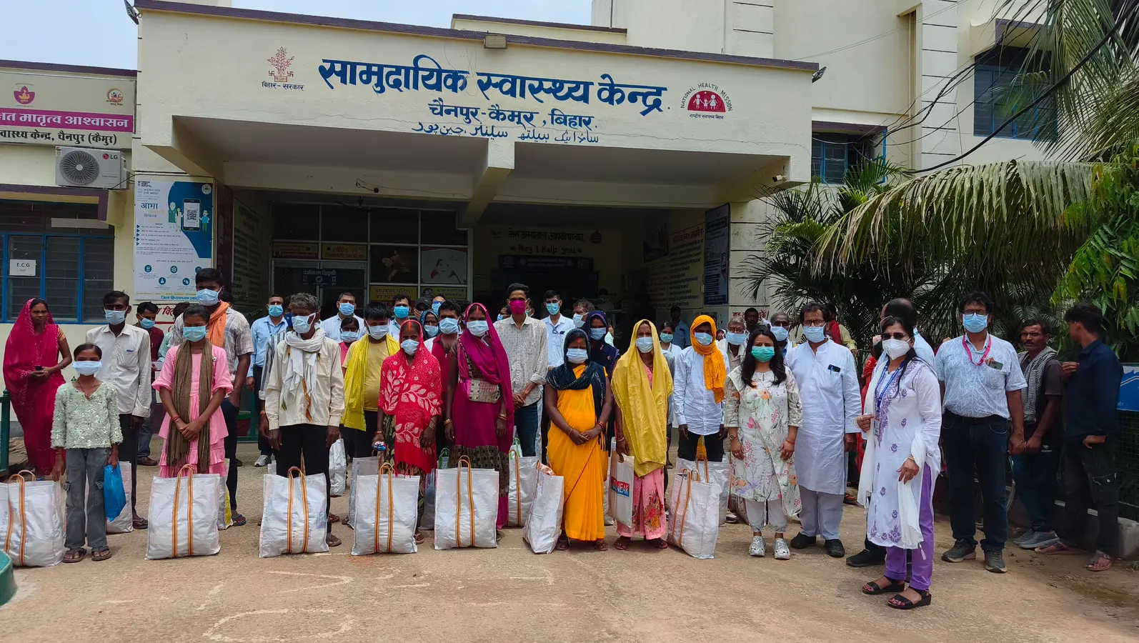 फूड बास्केट के साथ टीवी मरीज एवं अन्य स्वास्थ्य कर्मी यो में | Prabhat Khabar Network फूड बास्केट के साथ टीवी मरीज एवं अन्य स्वास्थ्य कर्मी यो में | Prabhat Khabar Network