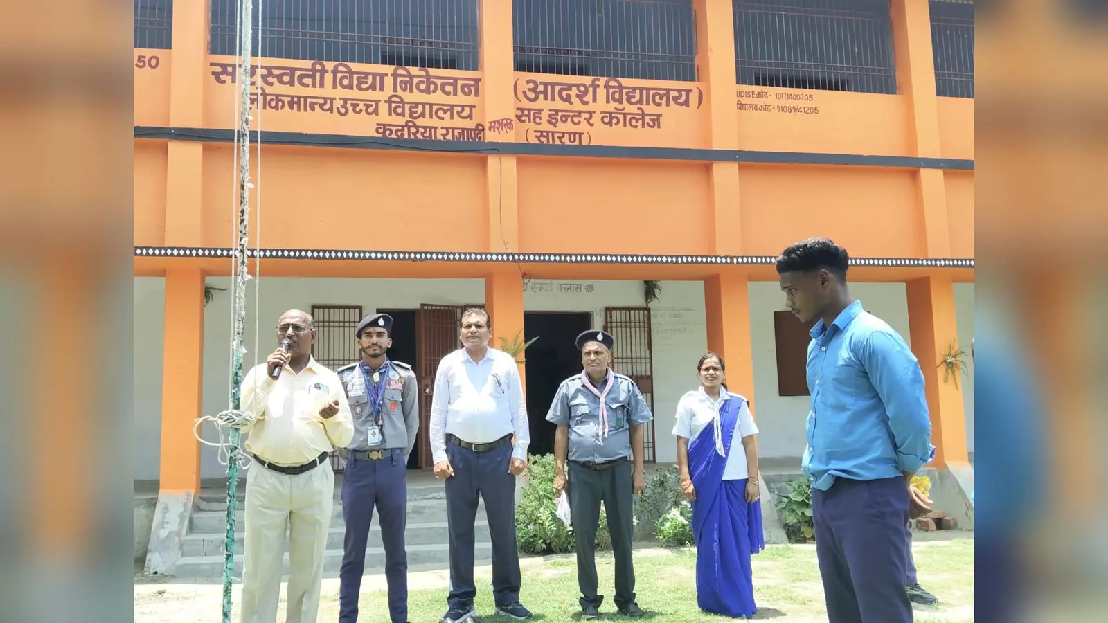 फोटो, उद्घाटन करते अधिकारी व शिक्षक | Prabhat Khabar Network फोटो, उद्घाटन करते अधिकारी व शिक्षक | Prabhat Khabar Network