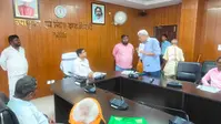 गढ़वा में खुली सिस्टम की पोल: जिंदा महिला को मृत दिखाकर राशन किया बंद, अदालती फरमान के बावजूद दिखा बुलडोजर का खौफ