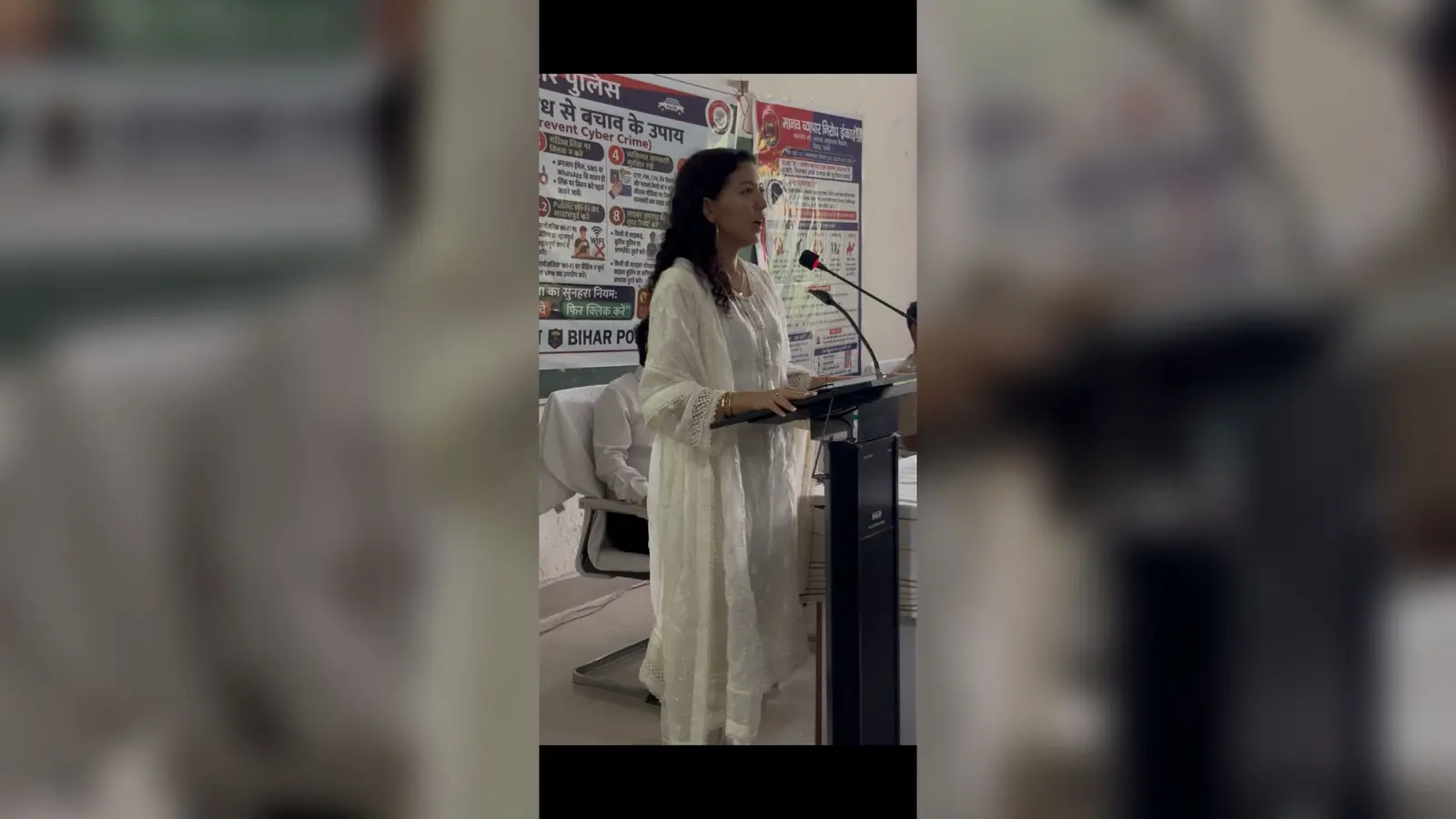 डिजिटल साक्षरता कार्यक्रम को संबोधित करते हैं डीएम कार्यक्रम में शामिल छात्र-छात्राएं | Prabhat Khabar Network डिजिटल साक्षरता कार्यक्रम को संबोधित करते हैं डीएम कार्यक्रम में शामिल छात्र-छात्राएं | Prabhat Khabar Network