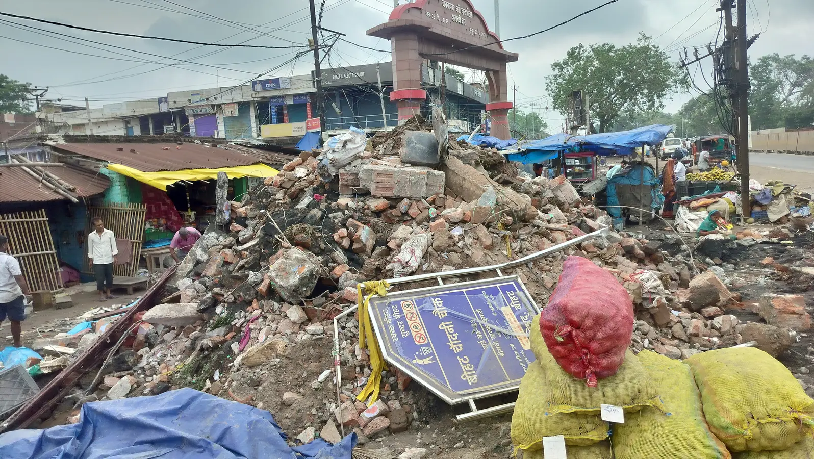 दुर्गा मंदिर को हटाया गया | Prabhat Khabar Network दुर्गा मंदिर को हटाया गया | Prabhat Khabar Network