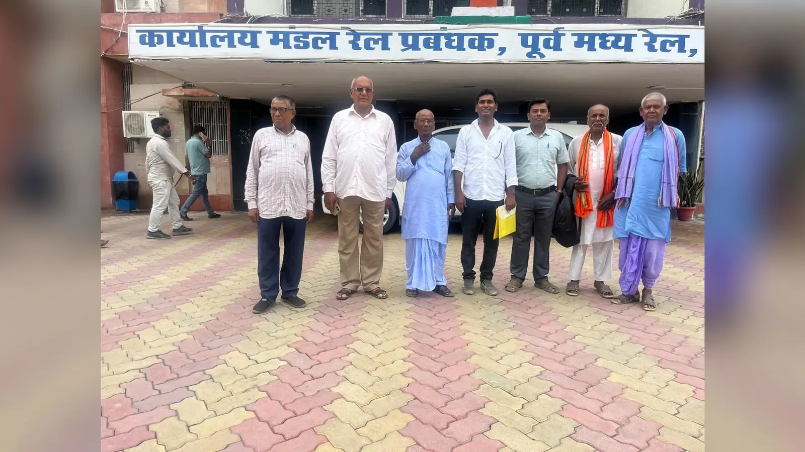 DRM के साथ प्रतिनिधिमंडल | Prabhat Khabar Network DRM के साथ प्रतिनिधिमंडल | Prabhat Khabar Network