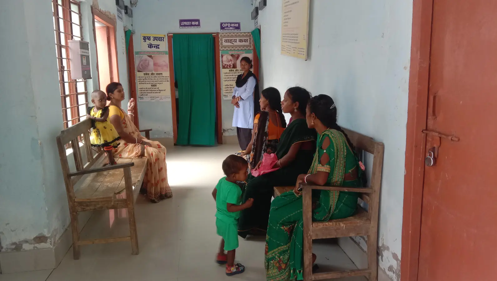 फोटो अस्पताल में इलाज कराने पहुंची चोरमारा गांव की गर्भवती महिलाएं. | Prabhat Khabar Network फोटो अस्पताल में इलाज कराने पहुंची चोरमारा गांव की गर्भवती महिलाएं. | Prabhat Khabar Network