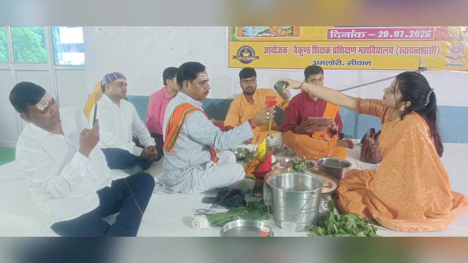 फोटो-01-हवन पूजन में शामिल प्राचार्य डॉ. श्याम शंकर पाण्डेय | Prabhat Khabar Network फोटो-01-हवन पूजन में शामिल प्राचार्य डॉ. श्याम शंकर पाण्डेय | Prabhat Khabar Network